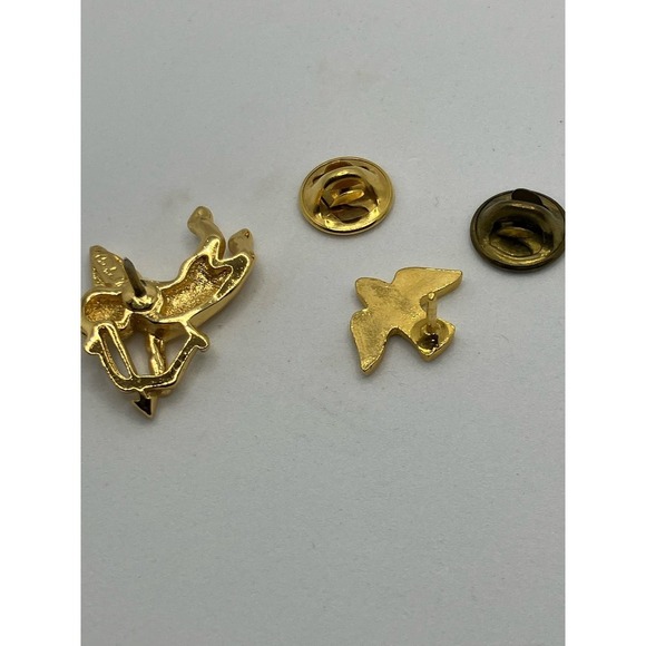 Cupid and Bird Lapel Pins Gold Tone Angel Cherub Dove‎ Set of 2 Brooches - Picture 5 of 6